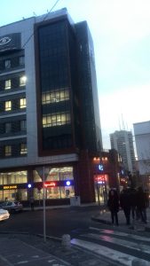 Advantages of vertical louver windows