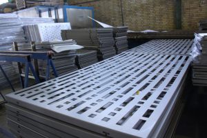 Frameless glass window detail