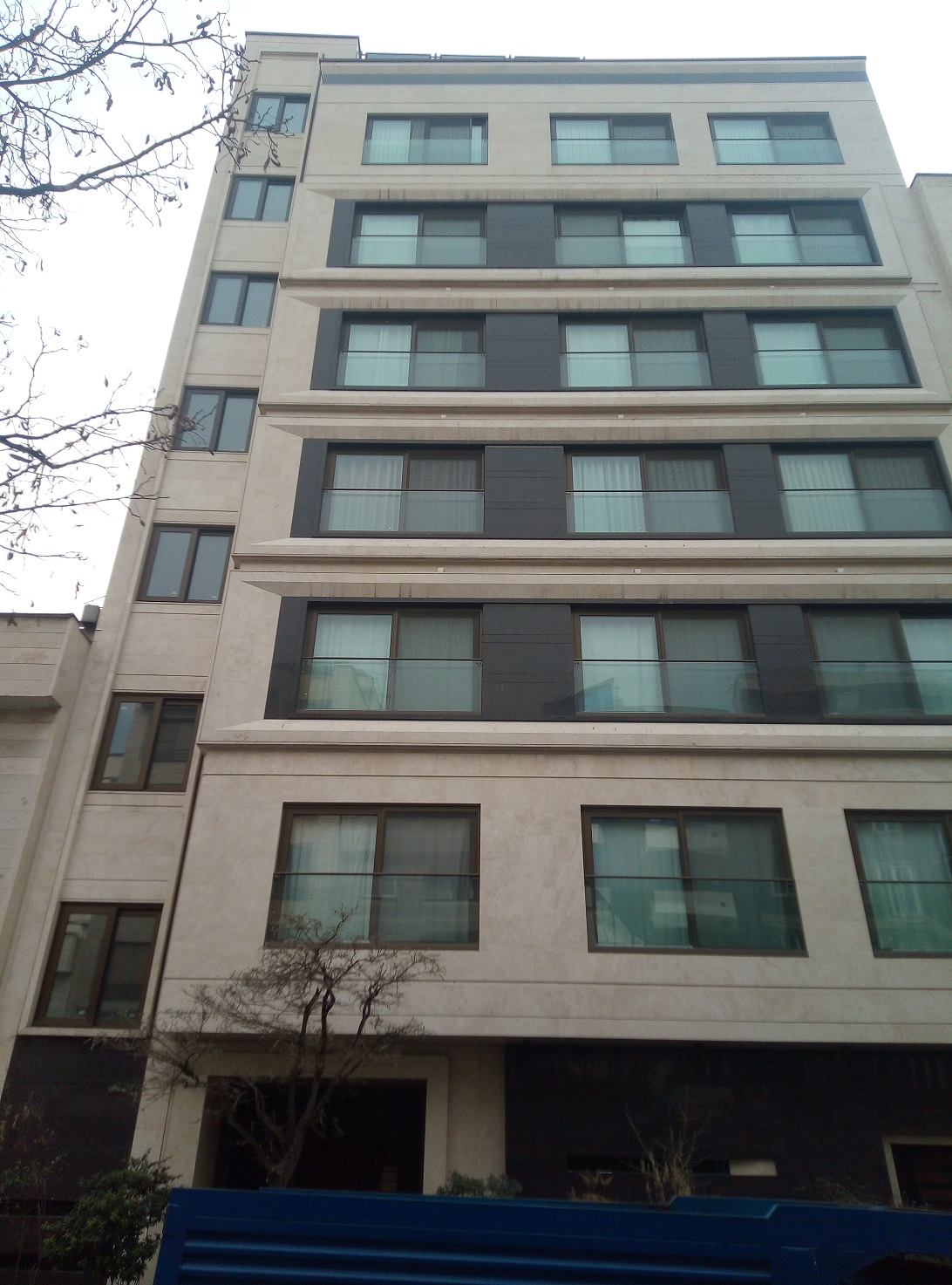 Frameless glass window design Valid