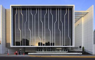 Design and implementation of modern glass building facades