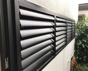 Aluminium louver panel fixing details