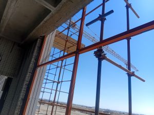 Disadvantages of curtain wall facades and their difference from frameless